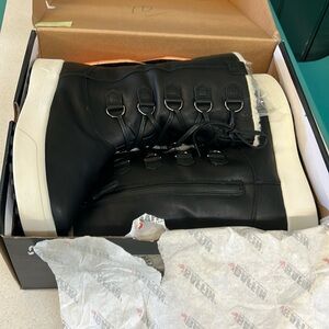 BAFFIN YORKVILLE | Women's Black leather Boot...Size 10 new with Tags.